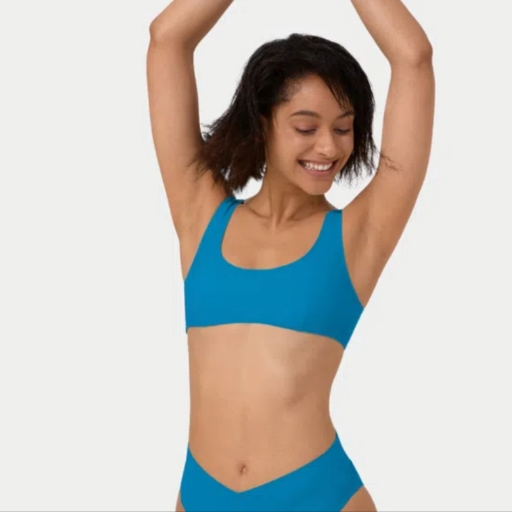 Solid U Neck Bikini Top and Crossover Bikini Bottom